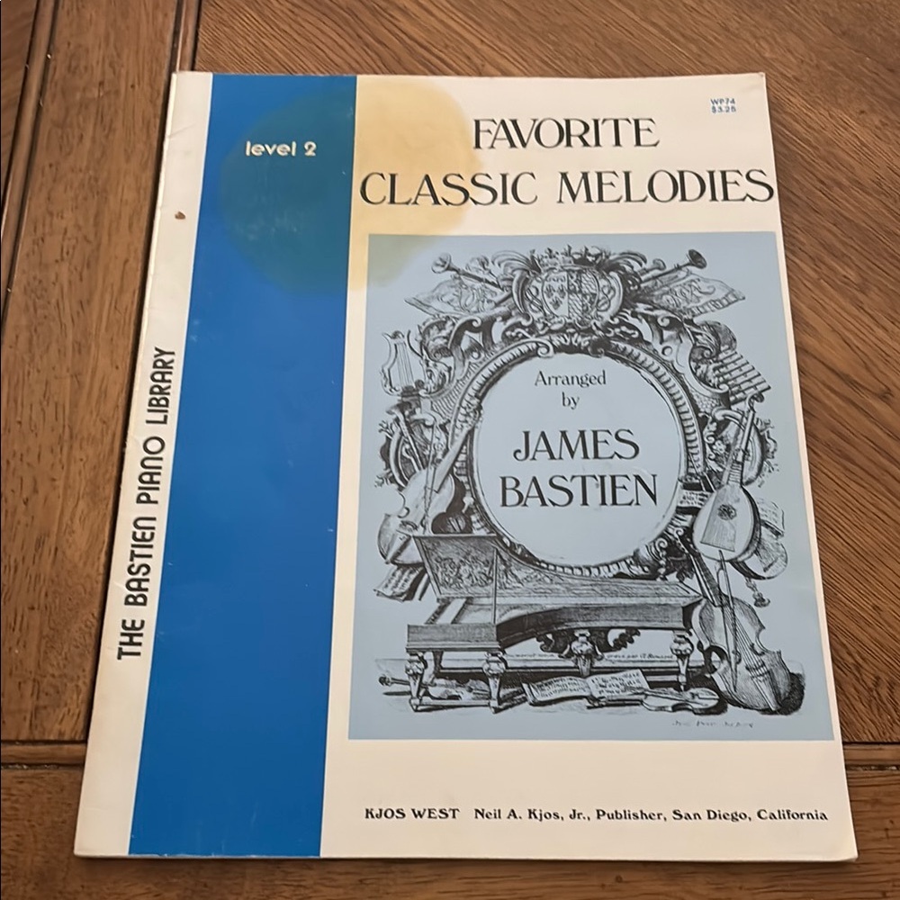 Vintage 🌼🌿🎶level 2 favorite classic melodies The Bastien Piano Library 🎶